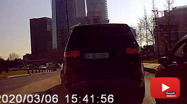 İnatçı sürücülerin yol kavgası kamerada