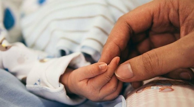 İngiltere'de yenidoğan bir bebekte koronavirüse rastlandı: En genç vaka oldu