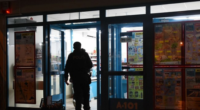 İzmir’deki bir marketler zinciri şubesinde silahlı soygun