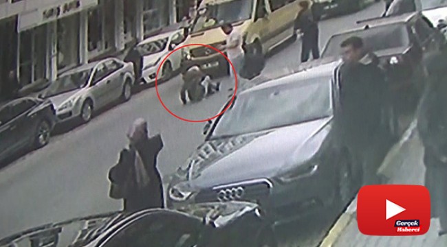 Motosikletlinin çarptığı kadın metrelerce havaya savruldu
