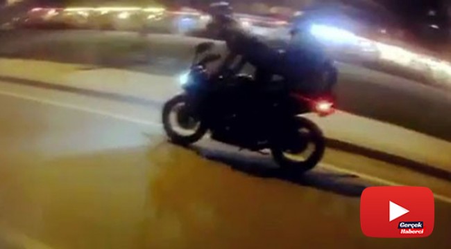 Motosiklette seyir halindeyken sürücü değiştirdiler