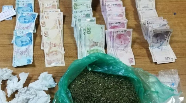 Polis yarım kilo esrar ele geçirdi