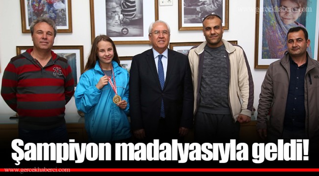 Şampiyon madalyasıyla geldi!