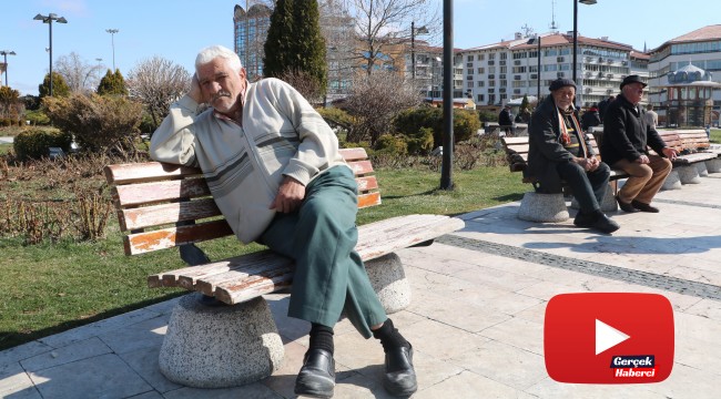 Sivas'ta koronavirüs nedeniyle banklar kaldırıldı, yaşlılar "Biz şimdi nereye oturacağız?"