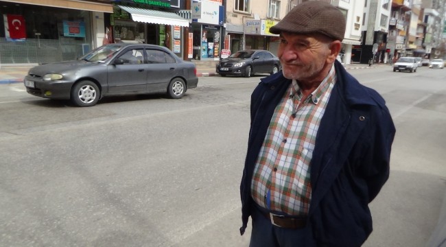 Sokağa çıktı,polisi görünce kaçmaya çalıştı