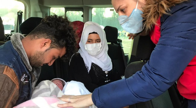 Umut yolculuğunun ilk bebeği gözlerini dünyaya açtı
