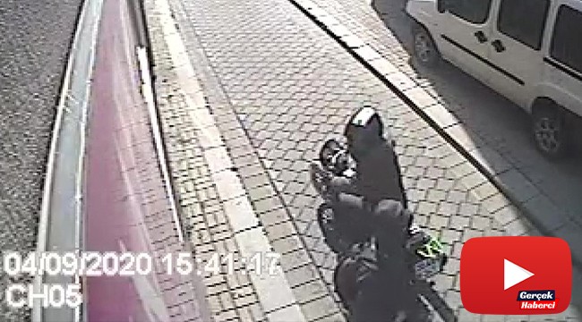 15 dakikada 2 motosiklet çalan hırsızlar yakalandı