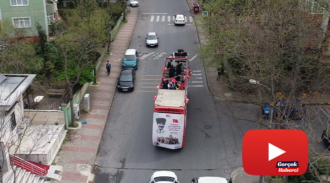 23 Nisan kutlamaları için sokak sokak gezen bando otobüsü havadan görüntülendi