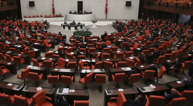 AK Parti'li Zengin: Bir günde 6 bin maske tüketmiş milletvekili arkadaşlarımız