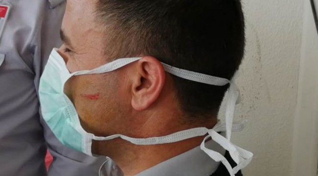 ‘Bende corona varsa size de bulaşsın’ deyip acil serviste öksürdü, güvenliğe saldırdı