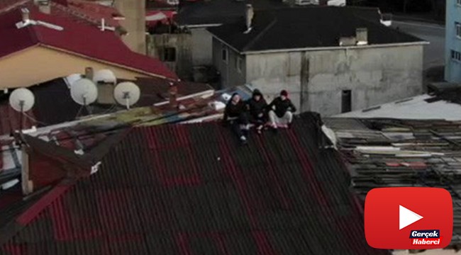 Çatıdaki gençlere drone ile polis anonsu: "Çatıda ne işiniz var? Sosyal mesafeye de uymamışsınız"