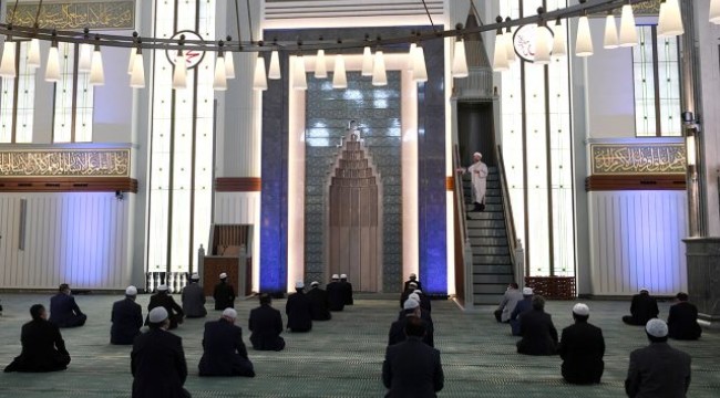 Diyanet: Her hafta bir camide temsilen cuma namazı kılınacak