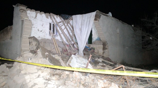 Diyarbakır'da aşırı yağışlardan dolayı kerpiç ev çöktü