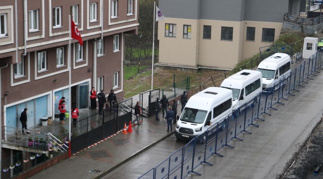 Gözlem süresi sona eren 49 tır şoförü kaldıkları öğrenci yurdundan ayrıldı