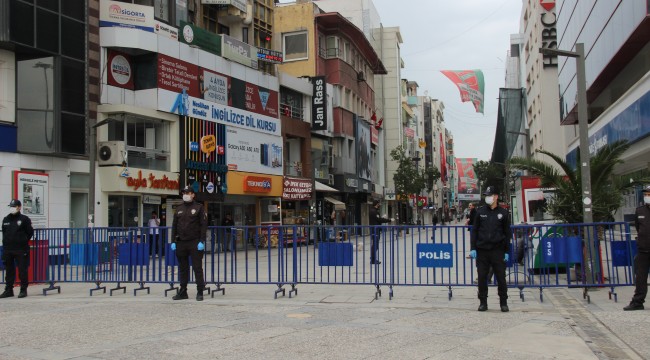 Karşıyaka Çarşısı'na giriş çıkışlar kapatıldı