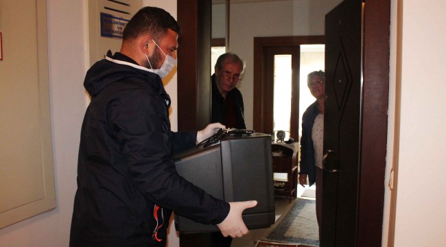 Karşıyaka’da elektronik atıklar evlerden toplanıyor