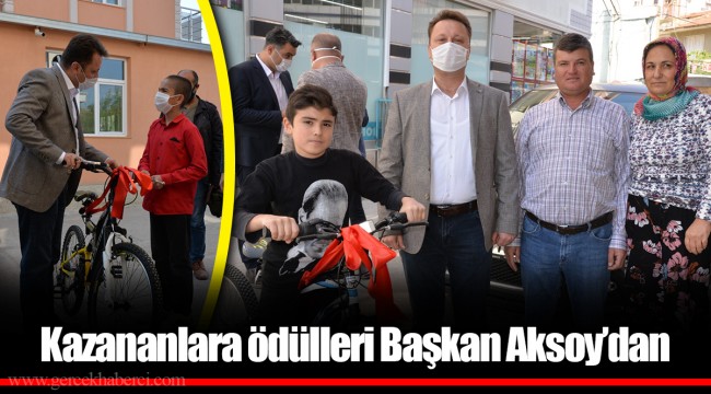 Kazananlara ödülleri Başkan Aksoy’dan