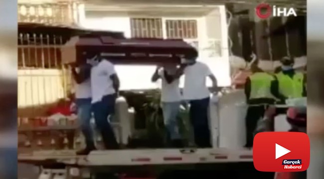 Kolombiya polisinden tabutla dans