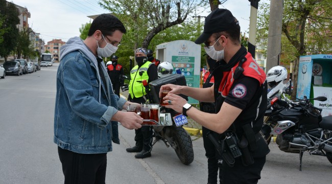 Polise çaylı, kekli motivasyon