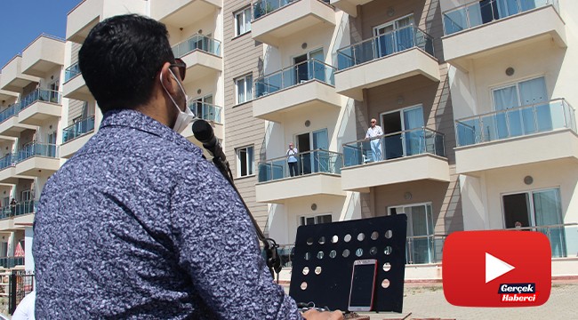 Sokağa çıkamayan huzurevi sakinlerinin eğlence ayaklarına geldi