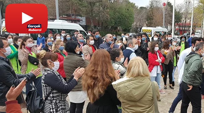 Sosyal mesafe kuralını ihlalden ceza yiyen 100’e yakın servis yolcusu valilik önünde eylem yaptı