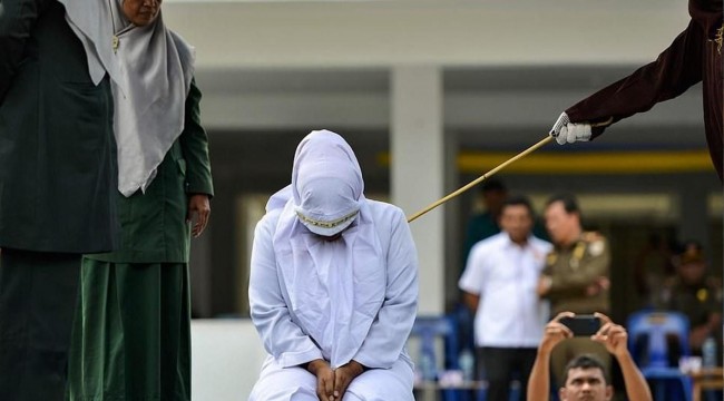 Suudi Arabistan, kırbaç cezasının kaldırıldığını duyurdu