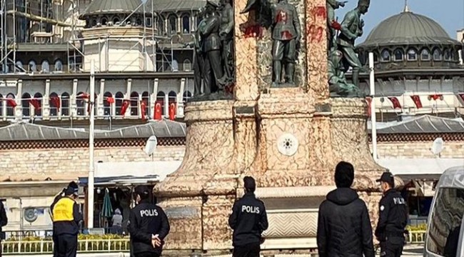 Taksim'deki Cumhuriyet Anıtı'na çirkin saldırı