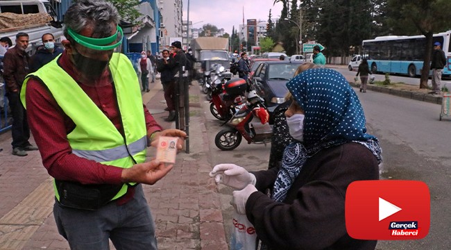 Yaşa değil yaş hesabına takılan kadın pazara girmek için uzun süre bekledi