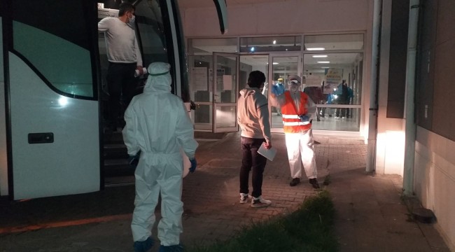 Yunanistan'da karantinaya alınan El. Venizelos gemisinin Türk yolcuları Türkiye'ye getirildi