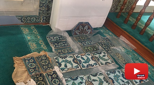 18. yüzyıldan kalma çalıntı çiniler, Üsküdar’daki 521 yıllık tarihi camiye teslim edildi