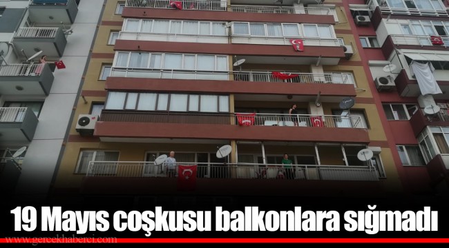 19 Mayıs coşkusu balkonlara sığmadı