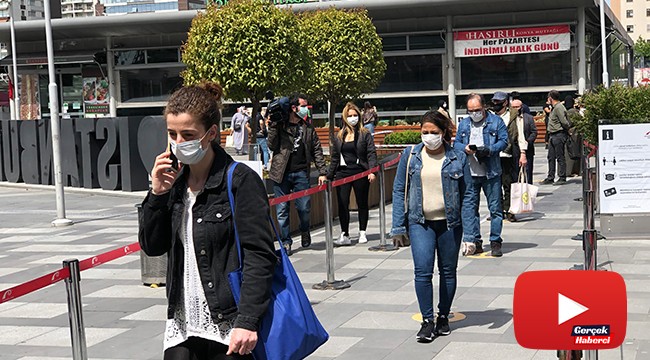 Alışveriş merkezi önünde aynı manzara