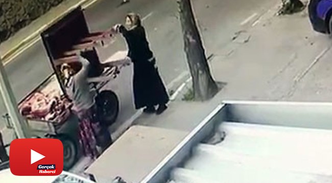 At arabalı kadın hırsızların rampa çaldığı anlar kamerada