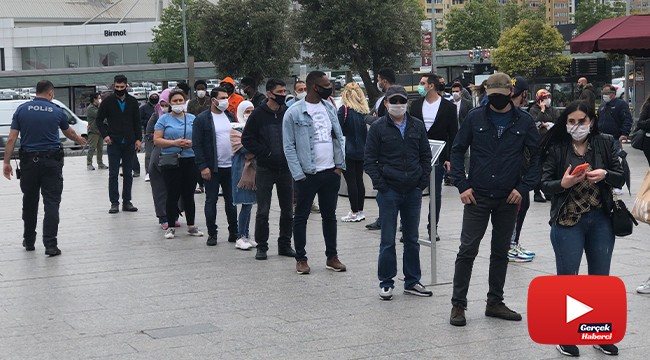 AVM’de alışveriş tutkusu ne yağmur dinledi ne de korona