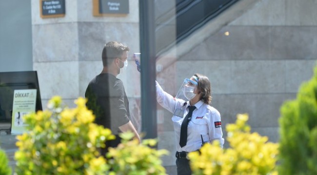 AVM'ler kapılarını yeniden açtı: Gezmek için geldim, maske cebimde, gerekiyorsa takacağız