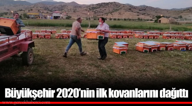  Büyükşehir 2020’nin ilk kovanlarını dağıttı 