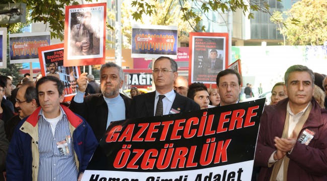 CHP’nin gazeteci vekili Atila Sertel’den 3 Mayıs açıklaması: AKP’nin “istikrarlı” olduğu tek alan özgürlük ihlalleri