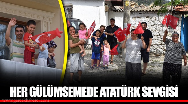 HER GÜLÜMSEMEDE ATATÜRK SEVGİSİ