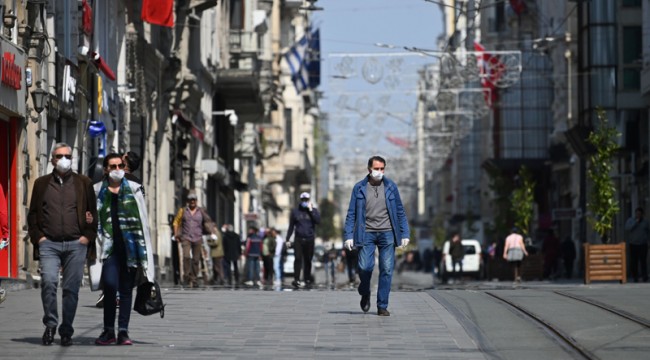 Koronavirüs araştırması: 10 kişiden 6'sı sinemaya gitmek için, 10 kişiden 9'u yurt dışı tatili için en erken 8 ay bekleyecek