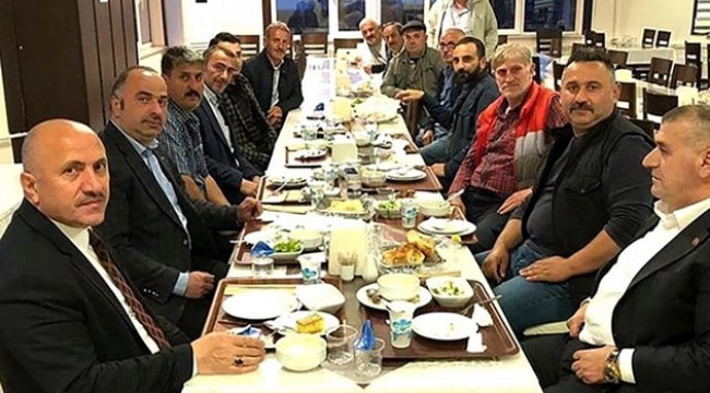 MHP’li Başkan yasak dinlemedi, muhtarlarla iftarda buluştu