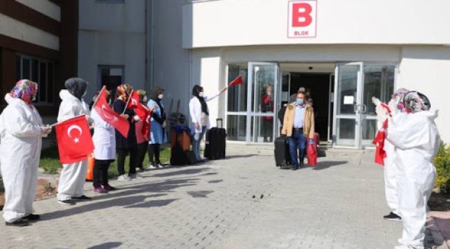 Somali ve Cibuti’den gelen 123 Türk vatandaşı memleketlerine uğurlandı