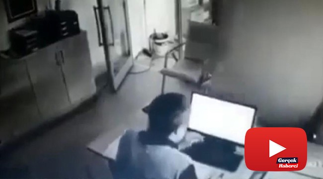 Tavan çöktü, toz bulutlarının arasından böyle çıktı
