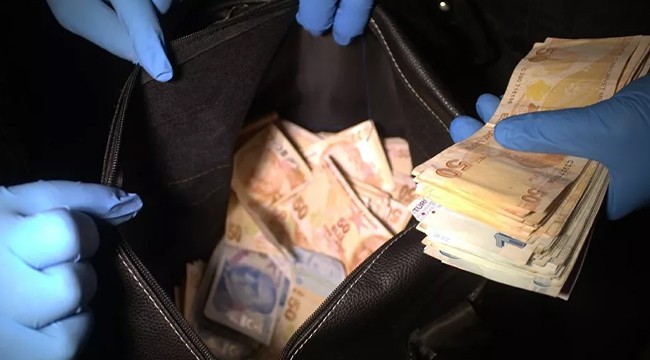 Zincir marketin bölge sorumlusu zimmetine para geçirmekten gözaltında