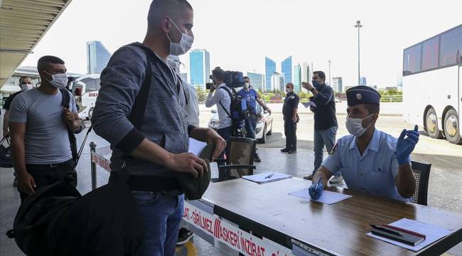Başkente yeni celplerle gelen erler sıkı sağlık kontrolleriyle birliklerine alınıyor