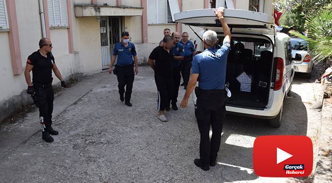Eşiyle tartıştı, kapıyı kilitleyip evi ateşe verdi