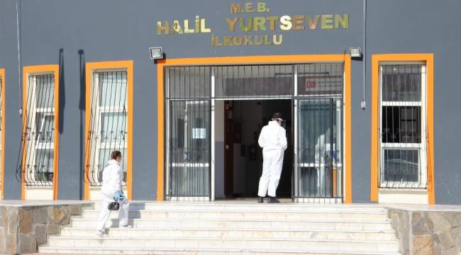 Koronavirüs tanısı konulan öğrenci okulda tek başına sınava girdi