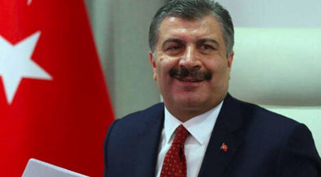 Sağlık Bakanı'ndan espri: Öpüyorum ama uzaktan