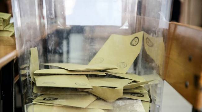 Son seçim anketine göre sadece dört parti barajı geçebiliyor