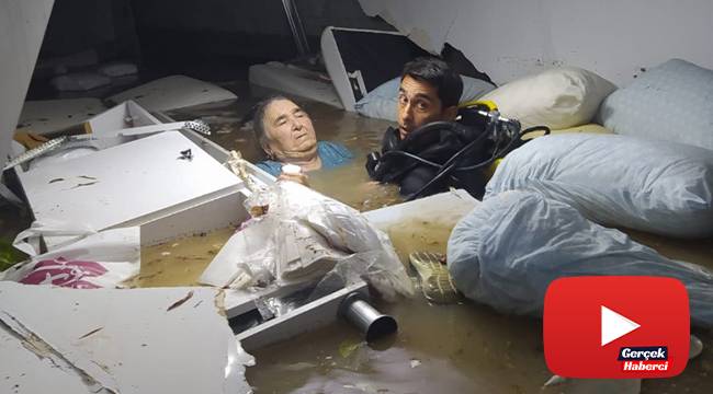 Su basan tıp merkezinin bodrumundaki kadını dalgıç polis kurtardı