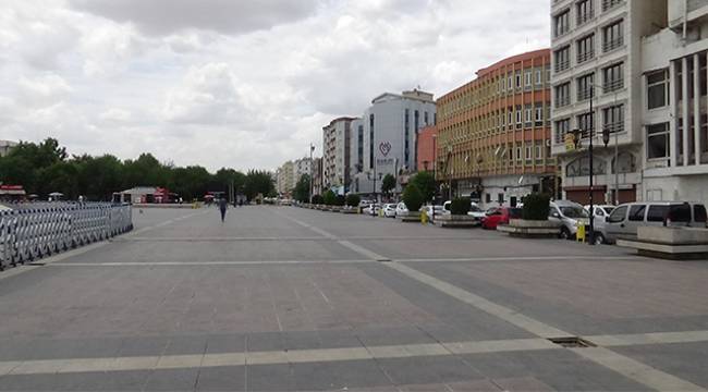 Vaka sayısı artan Diyarbakır'da vatandaşlar eve çekildi